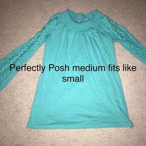 Aqua Boutique Medium-cotton top with lace sleeves
